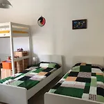 Family-friendly 2 Min To Metro A & Aqueducts Park Apartamento Roma