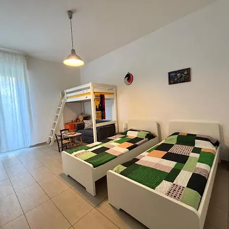 Family-friendly 2 Min To Metro A & Aqueducts Park Apartamento Roma